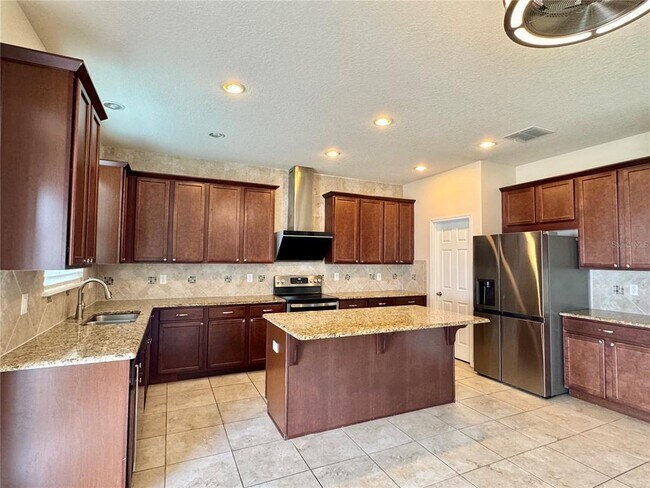 Building Photo - 2504 Amati Dr