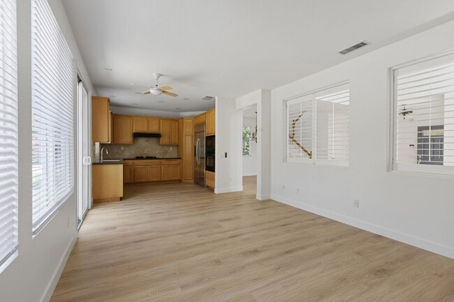 Building Photo - Gorgeous 3BD 2-Story Home in the Sorrento Community in Porter Ranch!