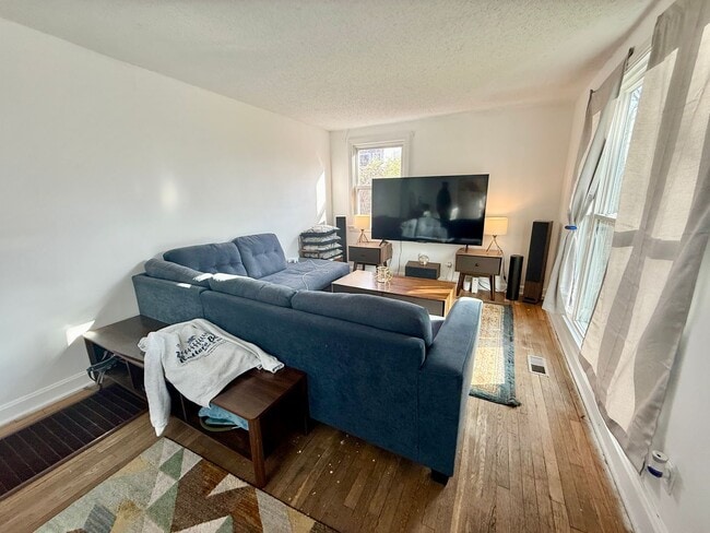 Building Photo - Inglewood Charmer! 3 Bedroom 2 Bath House with back deck & partially fenced yard