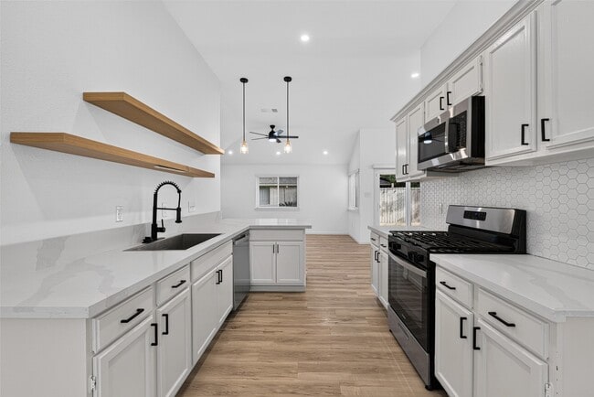 Building Photo - 17006 Enchanted Cir E