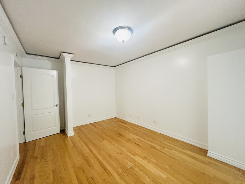 Building Photo - 3645 Kelton Ave
