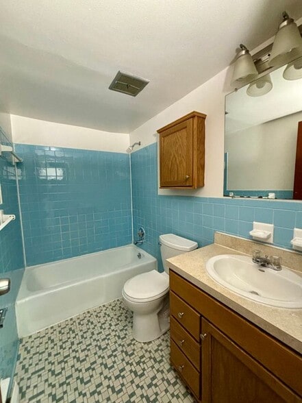 Building Photo - 2715 Eggert Rd