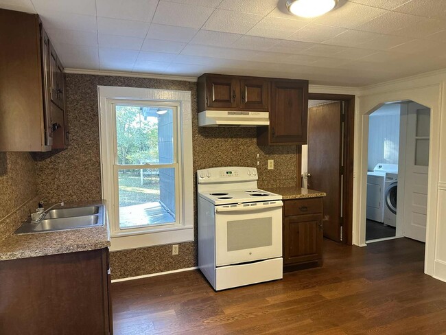 Building Photo - 20200 Fairgrounds Rd