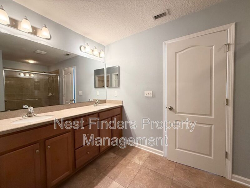 Building Photo - 551 Glendale Ln