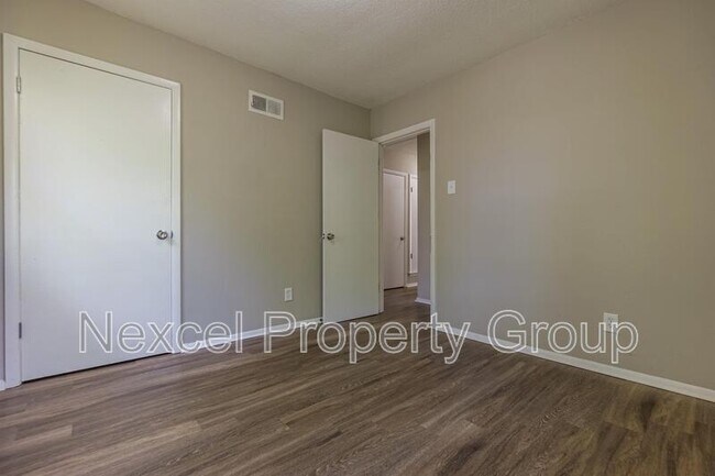 Building Photo - 1024 Mendenhall Cove