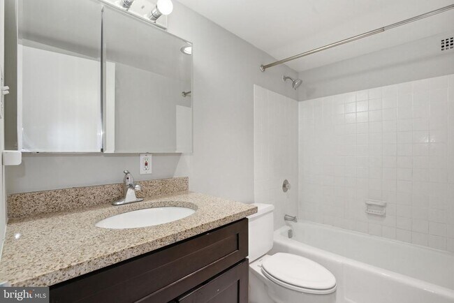 Building Photo - 2300 Pimmit Dr