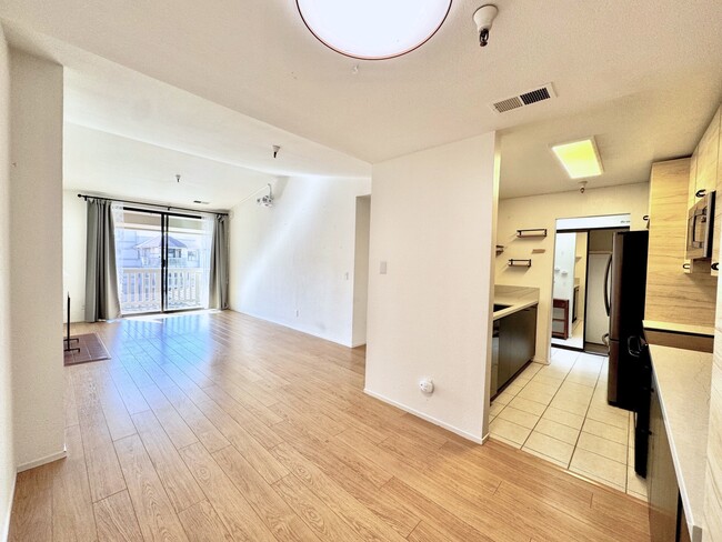 Building Photo - 1400 Carpentier St