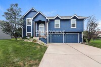 Building Photo - 106 W Laredo Trail