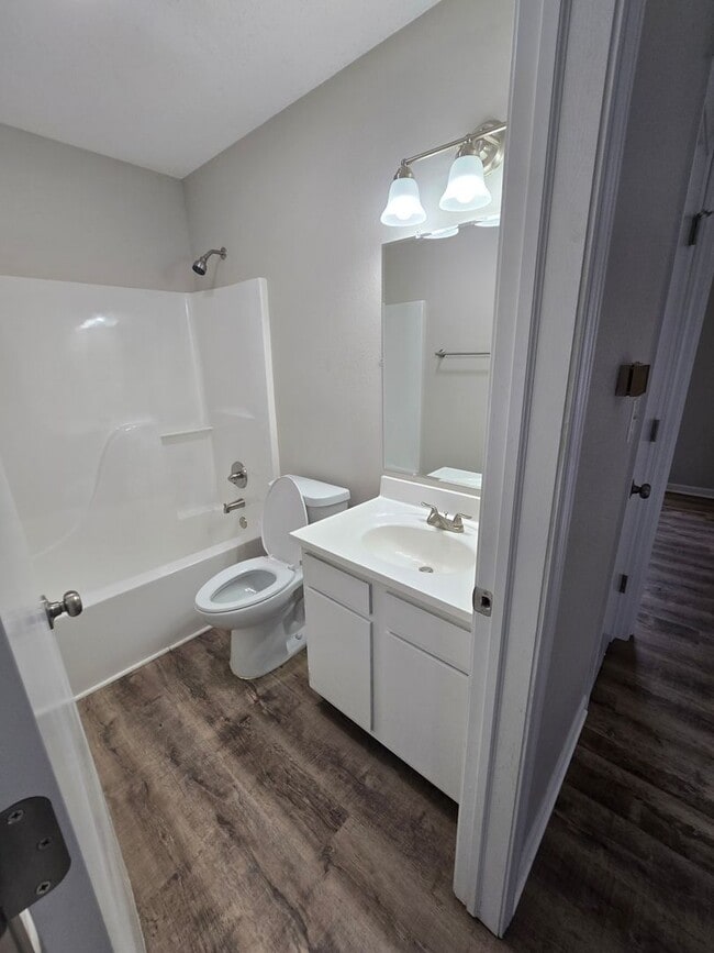 Building Photo - Three Bedroom Ranch Style Home Located in ...