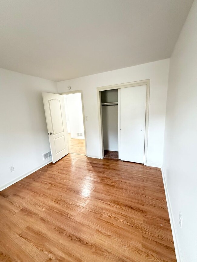 Building Photo - Newly Renovated 3 Bedroom 1.5 Bath House f...