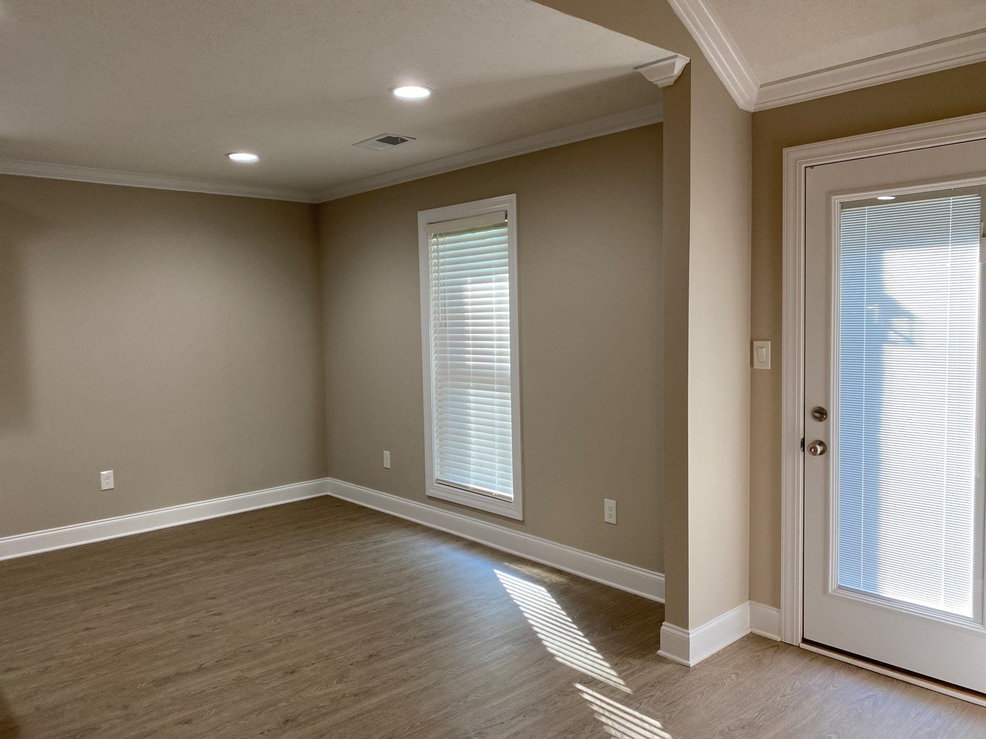 Building Photo - 160 Livingston Way