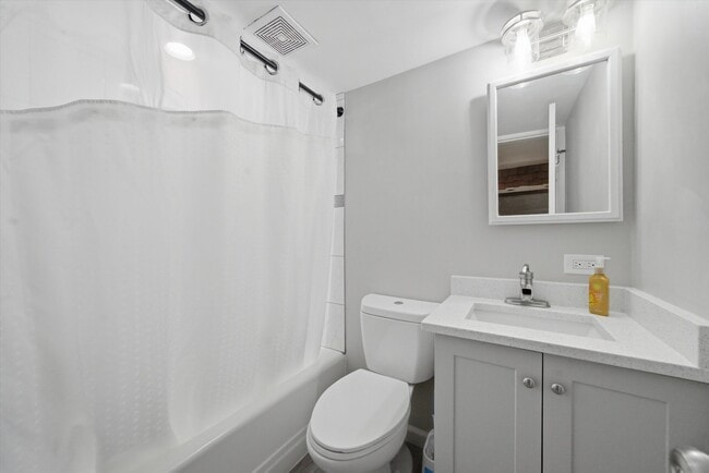 Building Photo - 110 Villa Rd