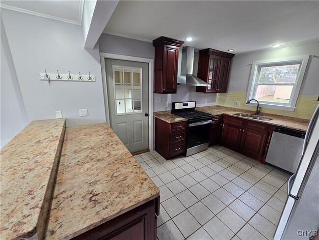 Building Photo - 205 Elmbrook Dr