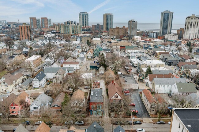 Building Photo - 1730 N Franklin Pl