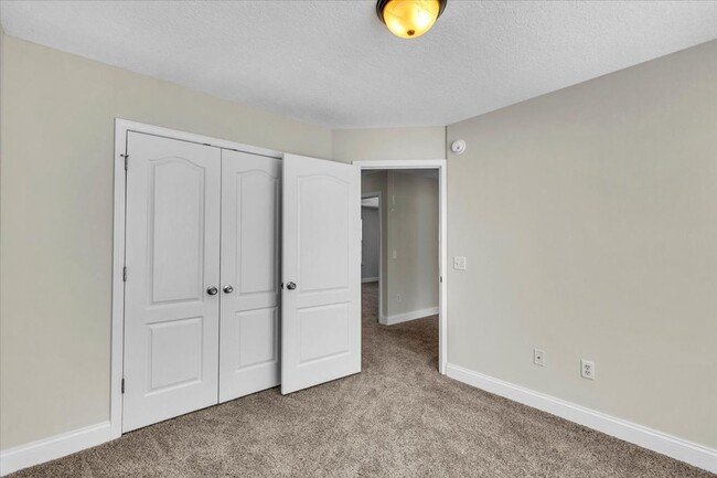 Building Photo - 3 Br, 2.5 Ba Townhome In Richmond Hill