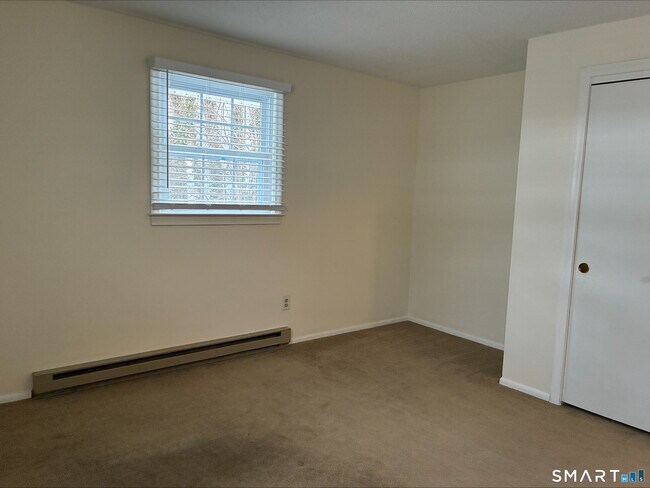 Building Photo - 26 College St