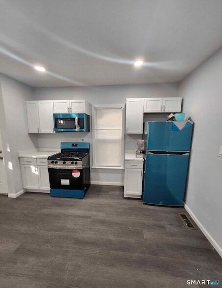 Building Photo - 1857 Central Ave