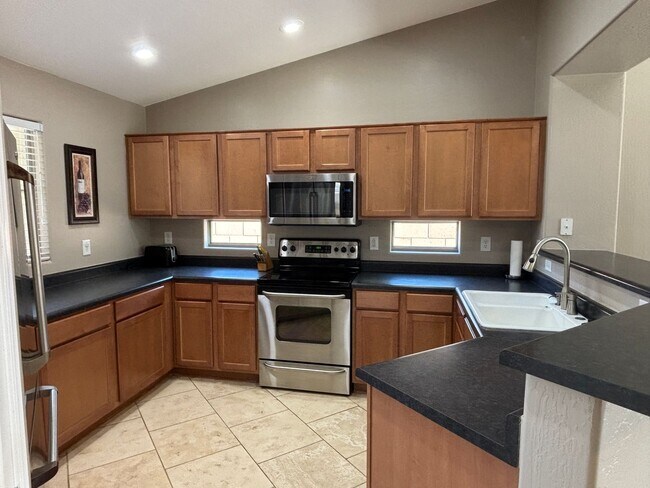 Building Photo - 1450 N Maria Ln