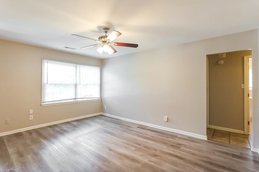 Building Photo - 1550 Flicker Rd