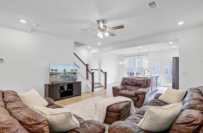 Building Photo - 770 Trotters Ln