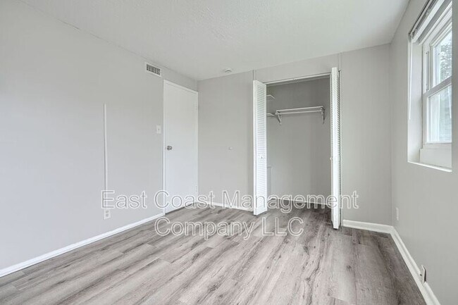 Building Photo - 902 Catawba Ct