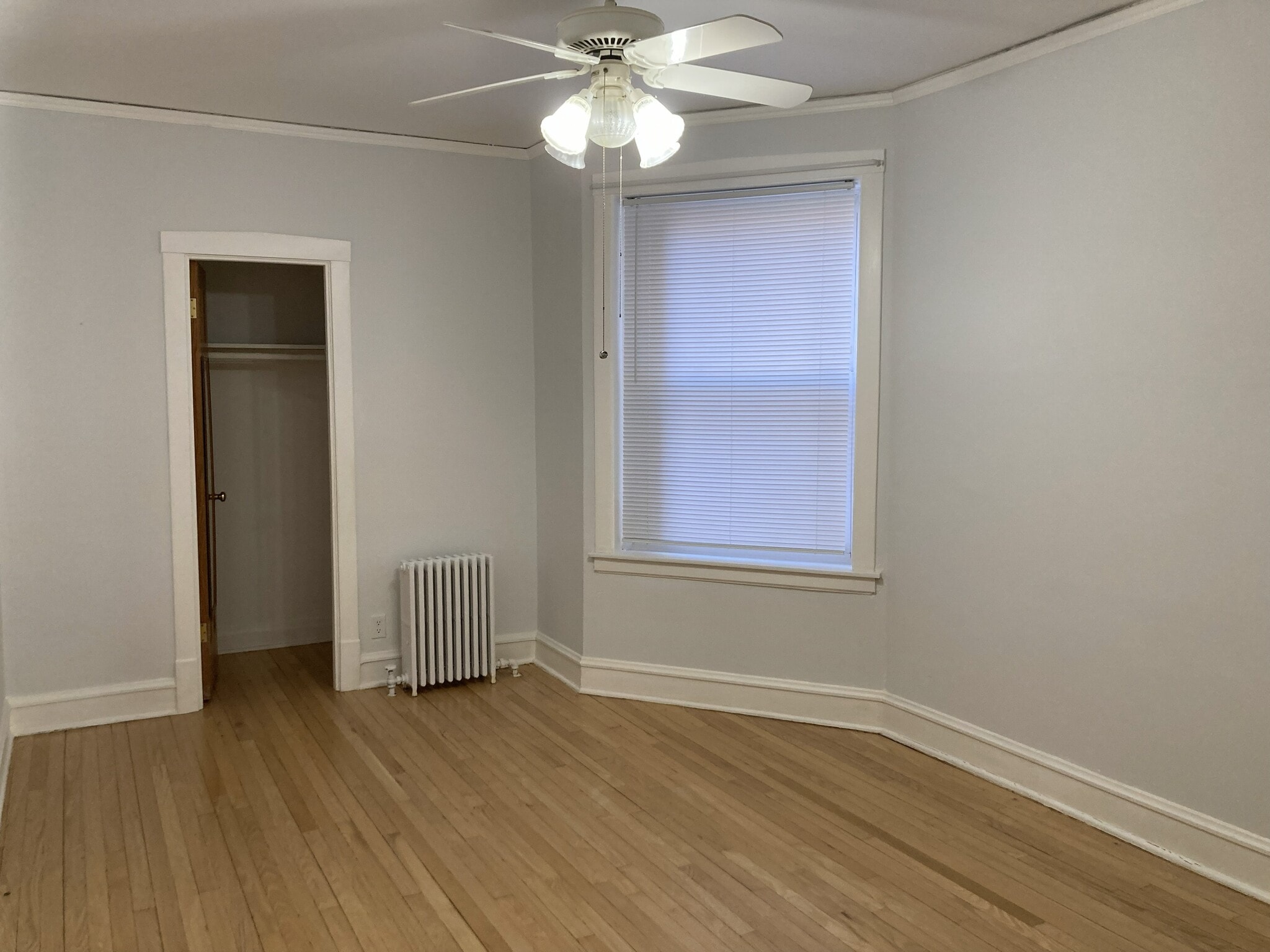 Building Photo - 2433 W Dakin St