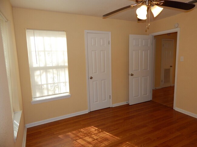 Building Photo - 507 Duncan Ave