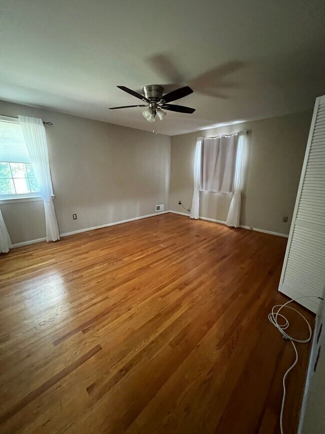 Building Photo - Charming Alexandria Home with Spacious Yard & Prime Location