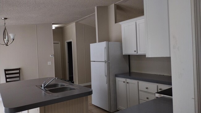 Building Photo - 814 Mercedes Benz Ct