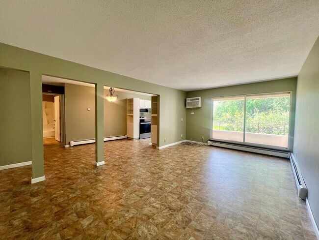 Building Photo - 1 Bedroom, 1 Bathroom Apartment In Desirable Location!