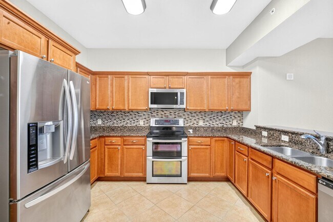 Building Photo - 2801 S Ridgewood Ave