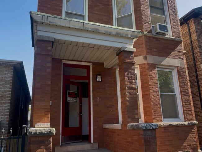 Primary Photo - 3121 S May St