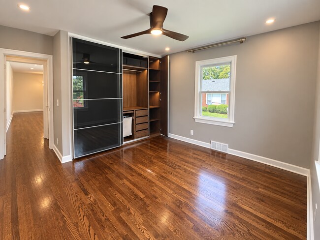 Building Photo - 1106 N 49th Ave
