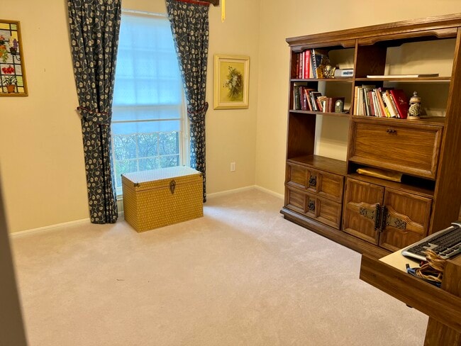 Building Photo - 1707 Mayflower Dr