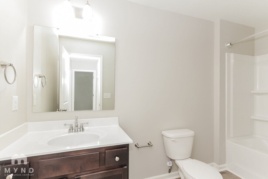 Building Photo - 1001 Nunnery Ln