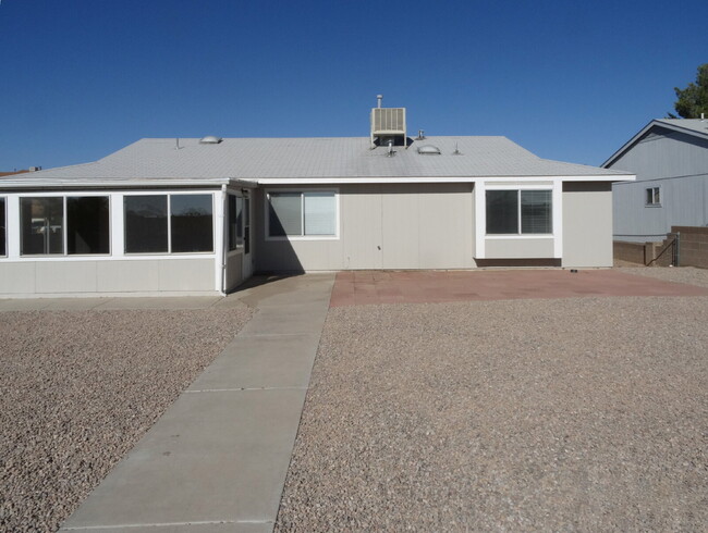 Building Photo - Lovely Rivers Edge Single Story w/ Sunroom