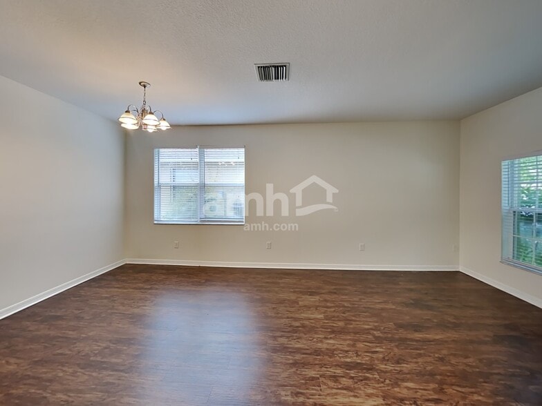 Building Photo - 6019 Blue Sage Dr