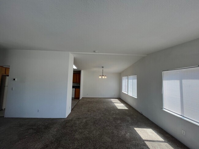 Building Photo - 1404 River Run Ln