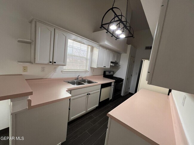 Building Photo - 7115 Oval Rock Dr