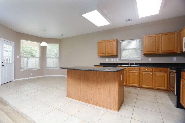 Building Photo - 14514 Redwood Valley