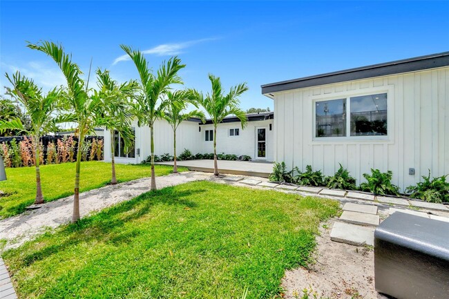 Building Photo - 1720 SW 23rd Ave