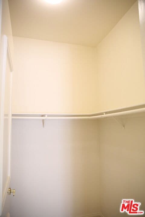 Building Photo - 4830 Elmwood Ave