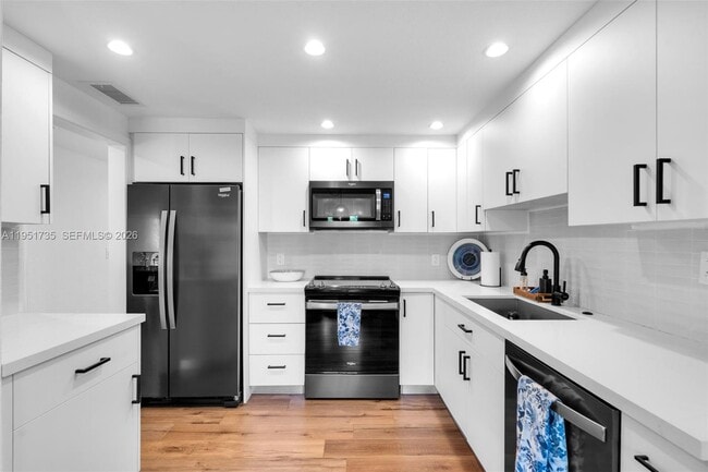 Building Photo - 5930 SW 47th St