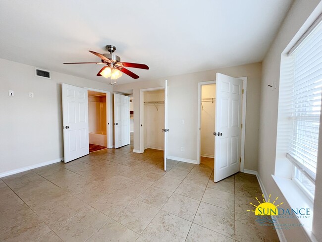 Building Photo - Waterfront 2 Bedroom Unit in Fort Walton B...