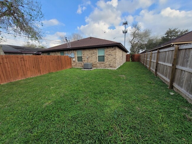 Building Photo - 139 Kleberg Ave