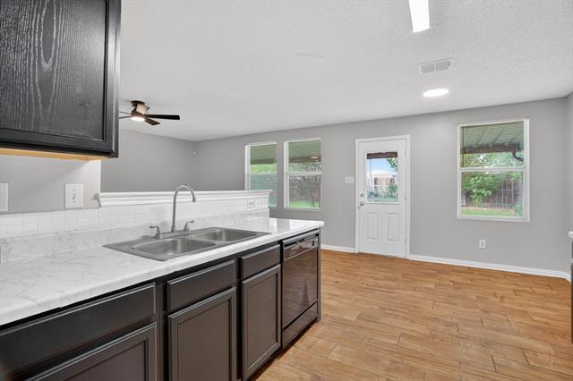 Building Photo - 1435 Queen Annes Dr