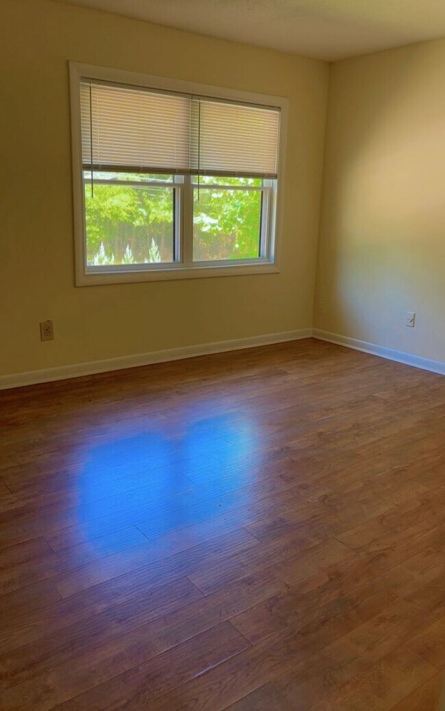 Building Photo - 208 N Peartree Ln