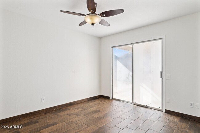 Building Photo - 7027 S 40th Pl