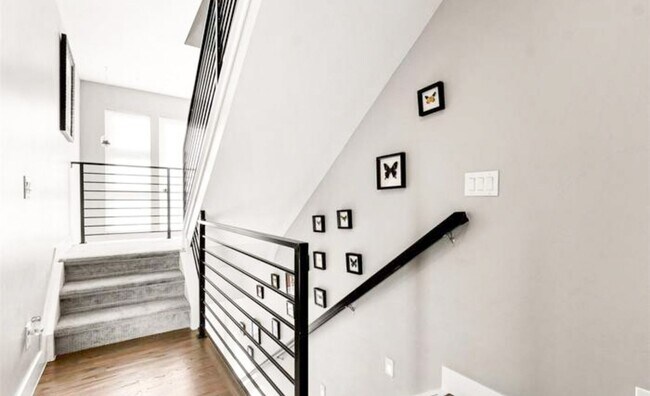 Building Photo - Beautiful 4 bedroom 3 bathroom property in Jefferson Park Denver