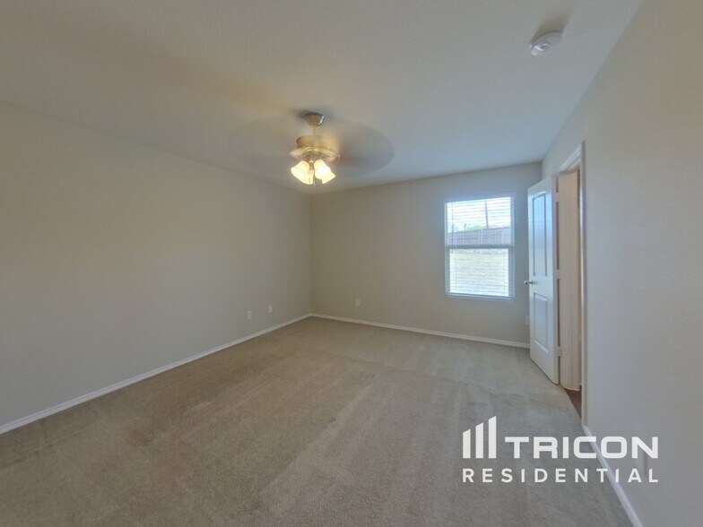Building Photo - 6028 Parkview Hills Ln
